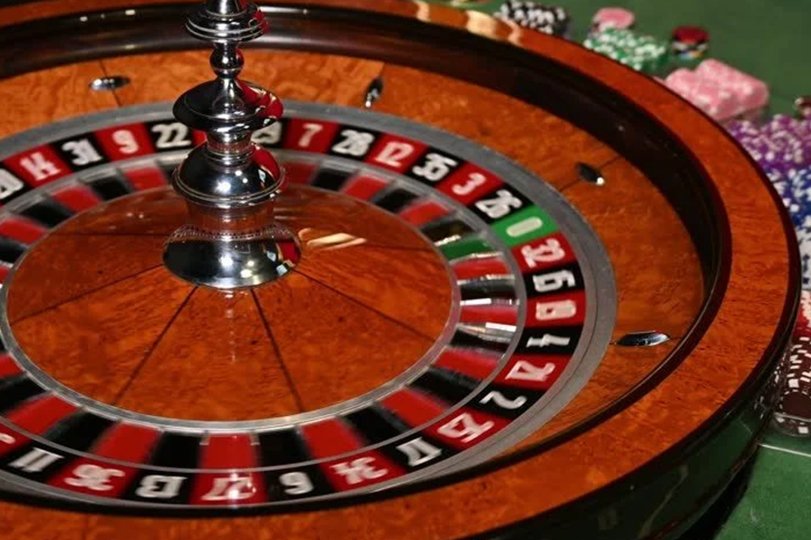 Американская рулетка — насыщенные красные и чёрные сектора