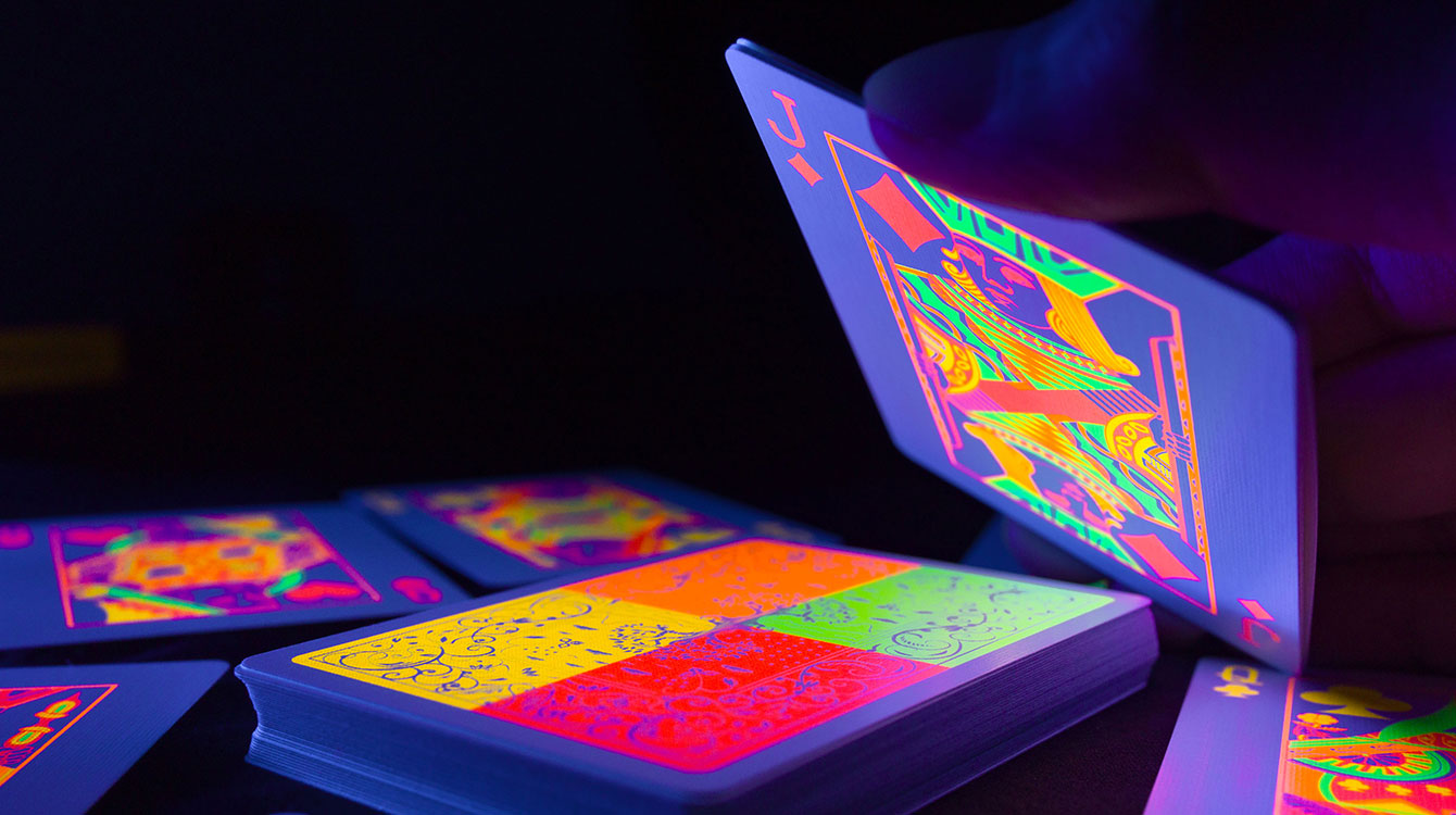 Флуоресцентные чернила на игральных картах, пример 3