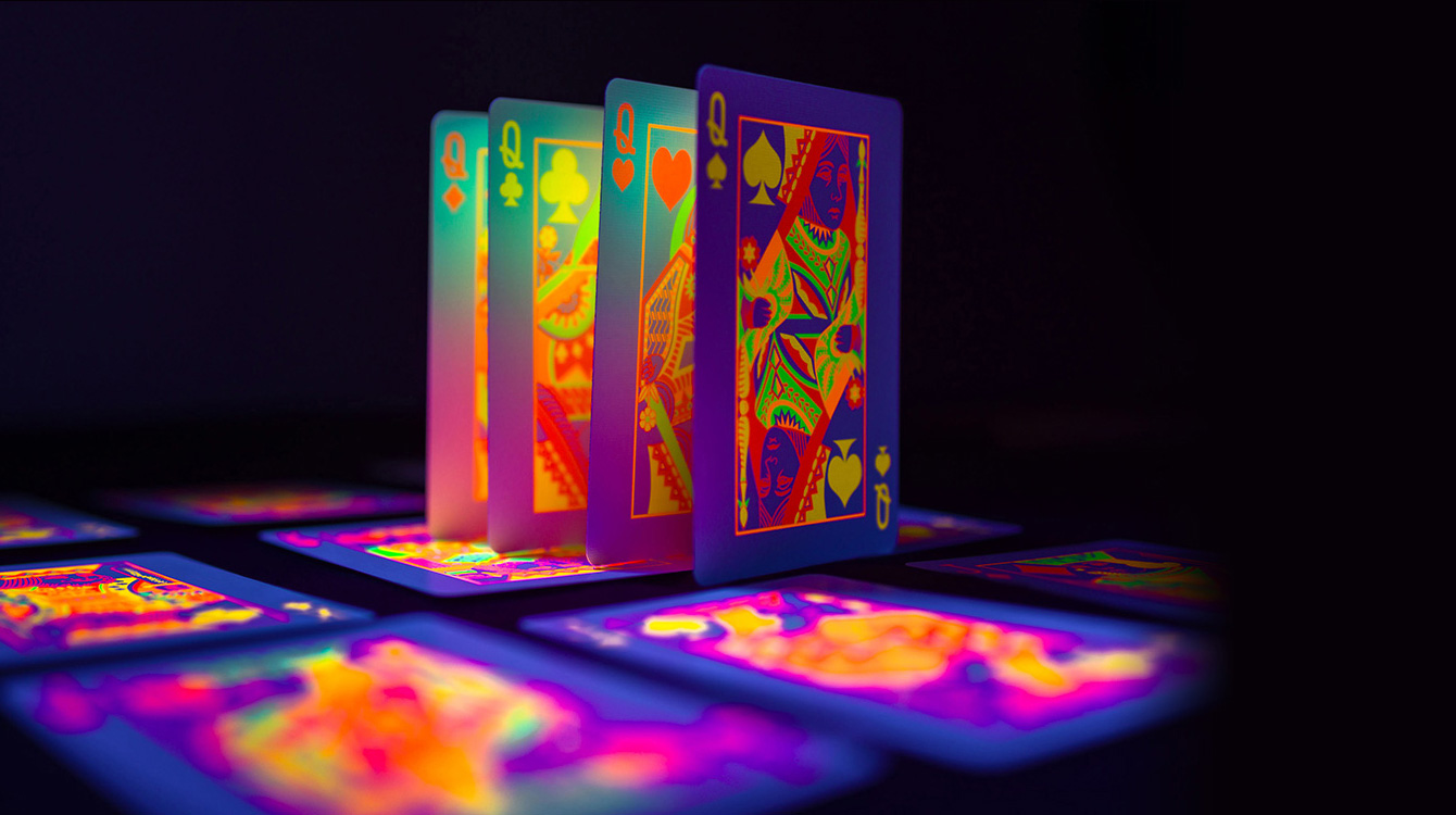 Флуоресцентные чернила на игральных картах, пример 2